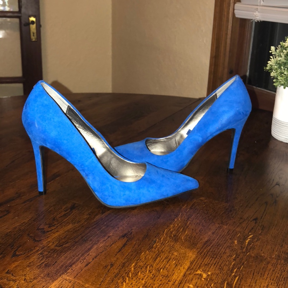 Blue suede pumps